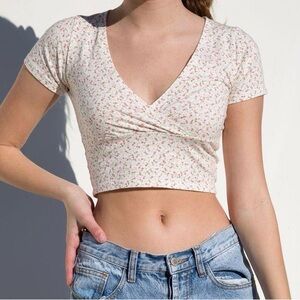brandy melville pink floral crop top🌷🎀✨